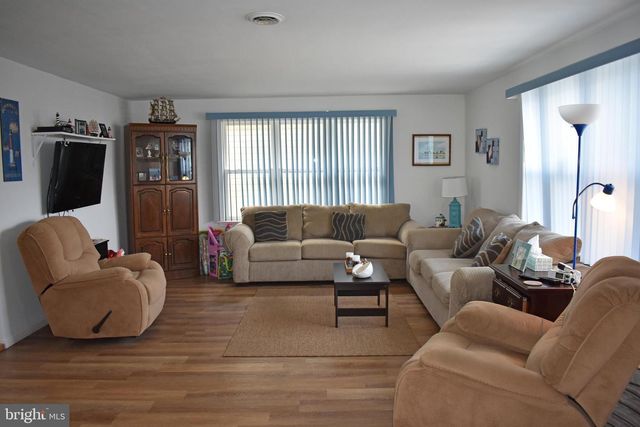 113 E BOAT DR, Tuckerton, NJ 08087