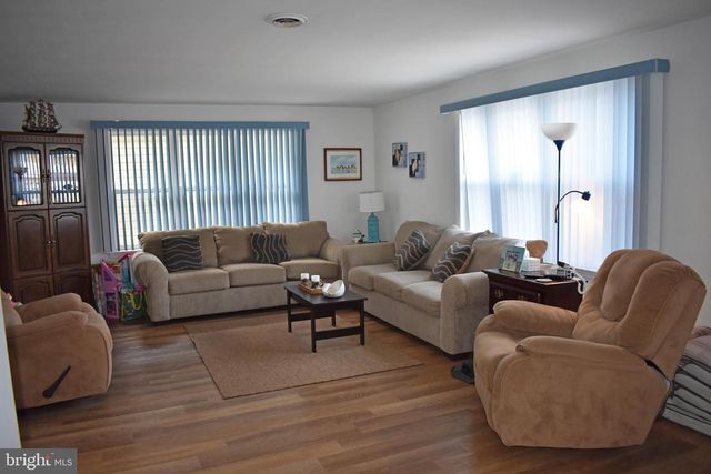 113 E BOAT DR, Tuckerton, NJ 08087