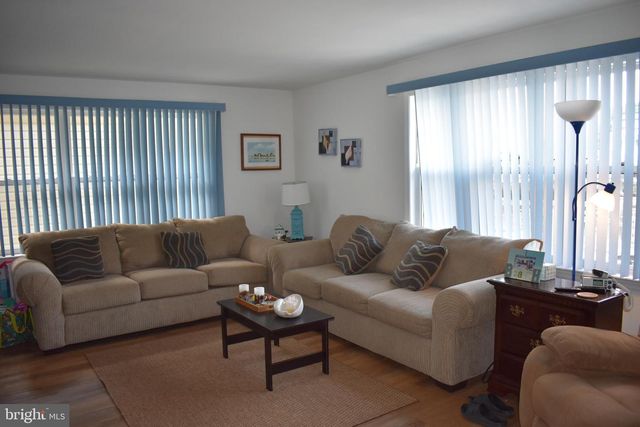 113 E BOAT DR, Tuckerton, NJ 08087