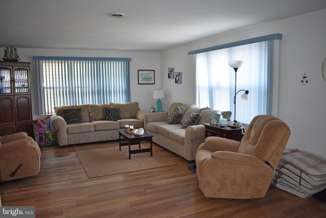 113 E BOAT DR, Tuckerton, NJ 08087