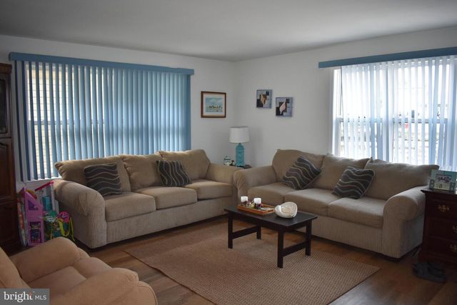 113 E BOAT DR, Tuckerton, NJ 08087