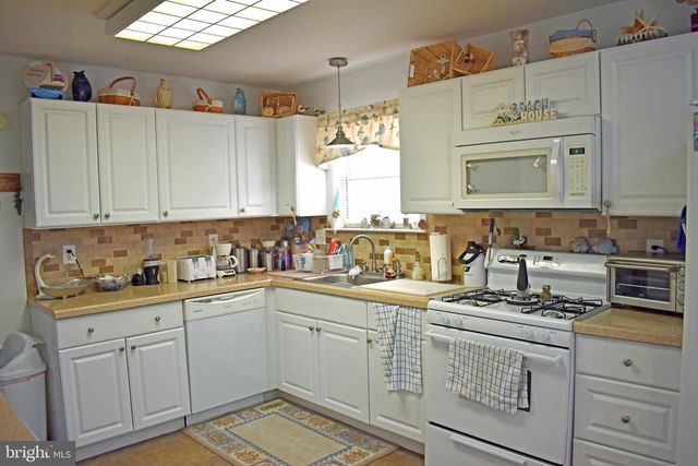 113 E BOAT DR, Tuckerton, NJ 08087