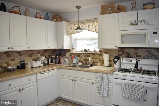 113 E BOAT DR, Tuckerton, NJ 08087