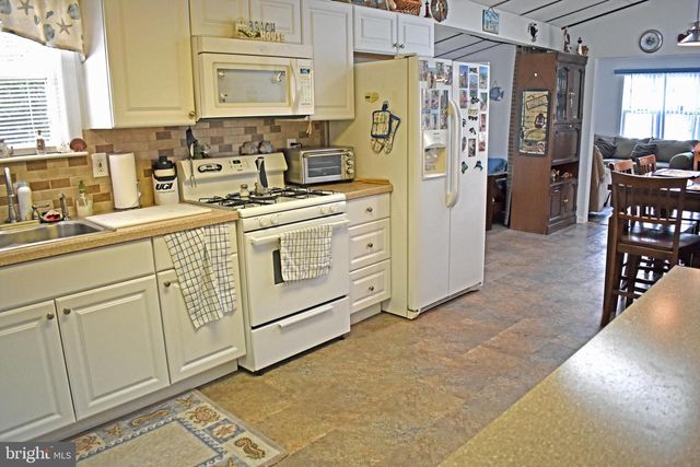 113 E BOAT DR, Tuckerton, NJ 08087