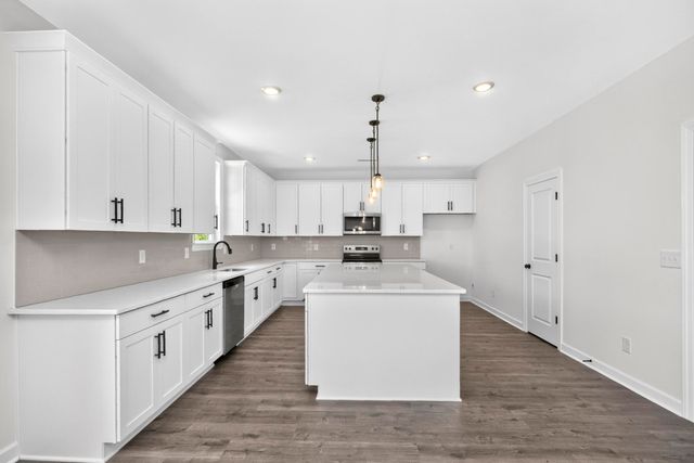 5023 Salient Dr, Spring Hill, TN 37174