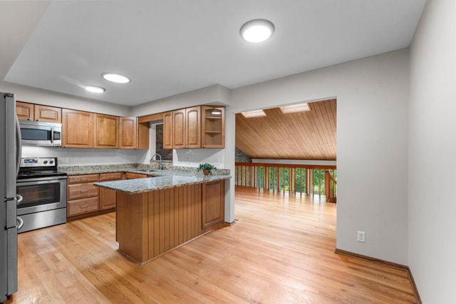 16101 Hilltop Road, Eden Prairie, MN 55347