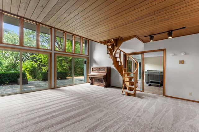 16101 Hilltop Road, Eden Prairie, MN 55347