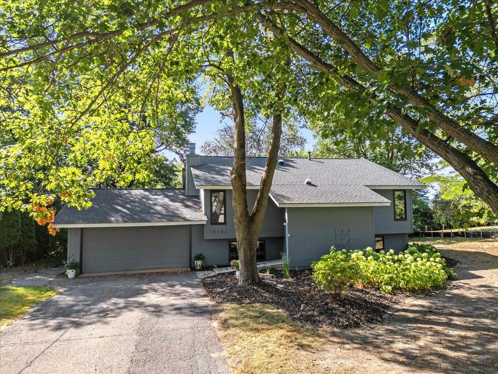 16101 Hilltop Road, Eden Prairie, MN 55347 — photo 2