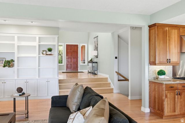 8 ALTAWOOD DR, Sandy, UT 84092