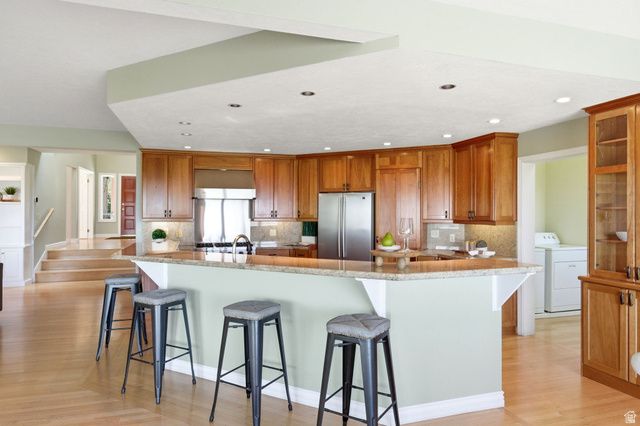 8 ALTAWOOD DR, Sandy, UT 84092