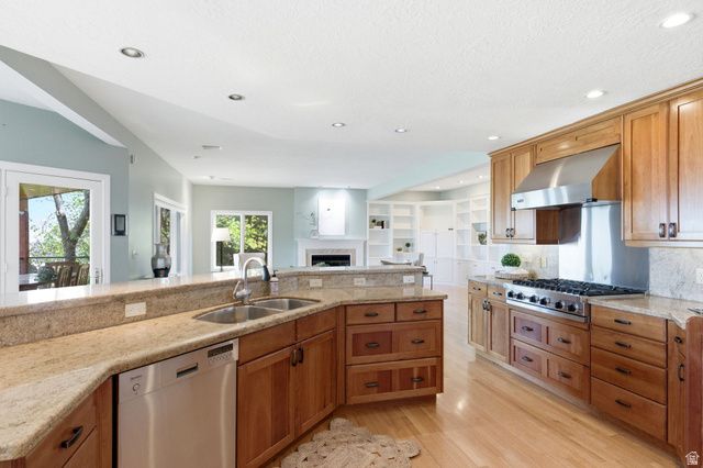 8 ALTAWOOD DR, Sandy, UT 84092