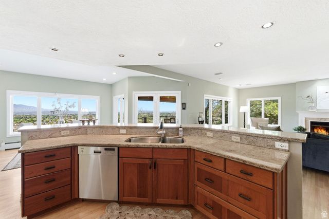 8 ALTAWOOD DR, Sandy, UT 84092