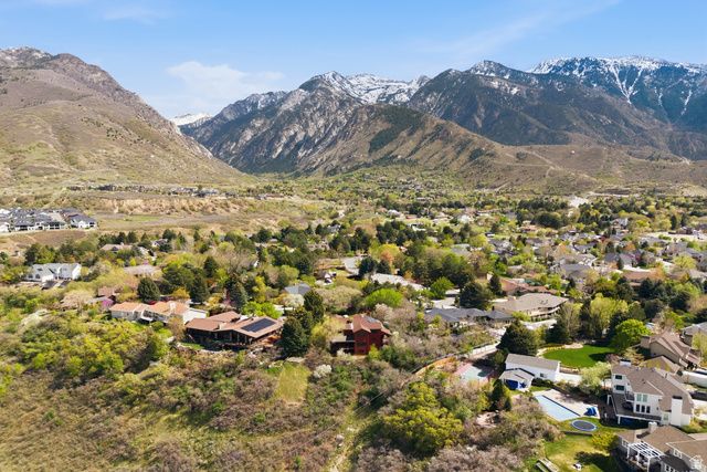 8 ALTAWOOD DR, Sandy, UT 84092