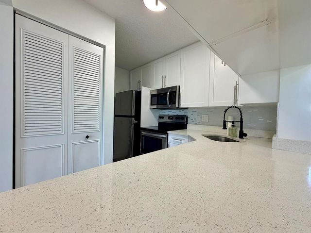 616 Sea Pine Way C3, Greenacres, FL 33415