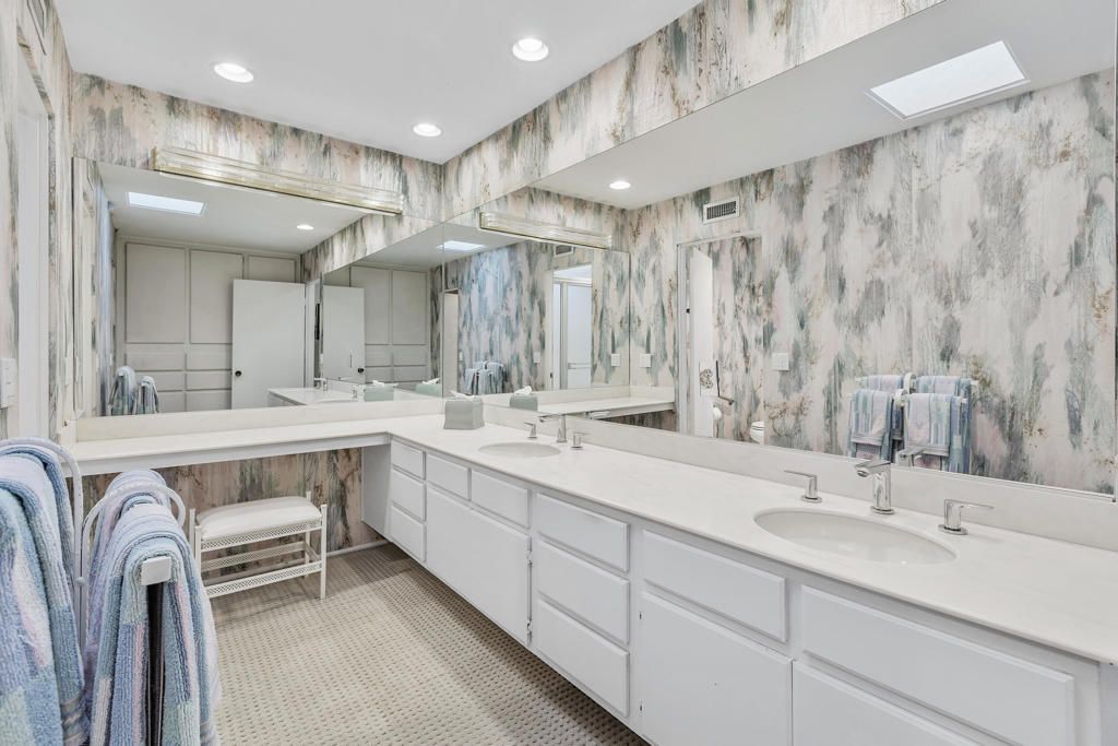 Image 22 of property listing at 43229 Lacovia Drive, Bermuda Dunes, CA 92203