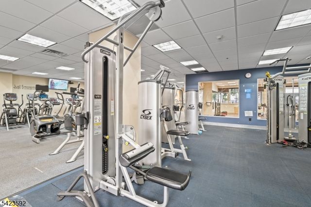 100 Shearwater Ct 31, Jersey City, NJ 07305