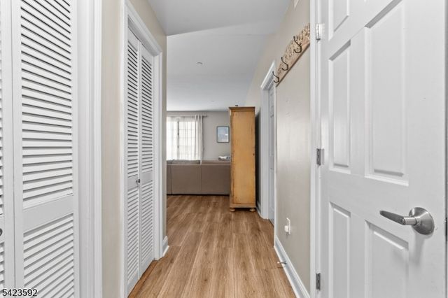 100 Shearwater Ct 31, Jersey City, NJ 07305