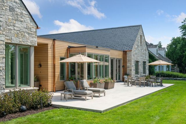 2505 E Lake Of The Isles Parkway, Minneapolis, MN 55405