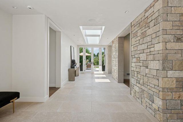 2505 E Lake Of The Isles Parkway, Minneapolis, MN 55405