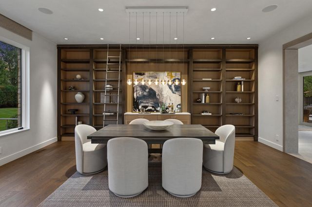 2505 E Lake Of The Isles Parkway, Minneapolis, MN 55405