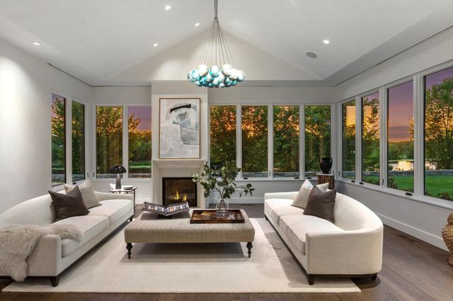 2505 E Lake Of The Isles Parkway, Minneapolis, MN 55405