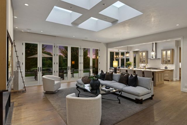 2505 E Lake Of The Isles Parkway, Minneapolis, MN 55405