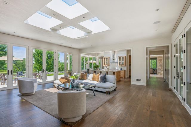 2505 E Lake Of The Isles Parkway, Minneapolis, MN 55405