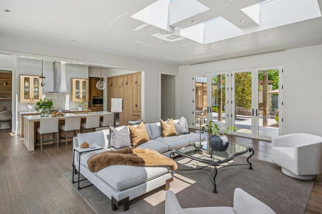 2505 E Lake Of The Isles Parkway, Minneapolis, MN 55405