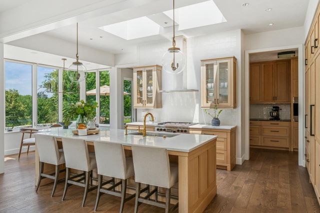 2505 E Lake Of The Isles Parkway, Minneapolis, MN 55405