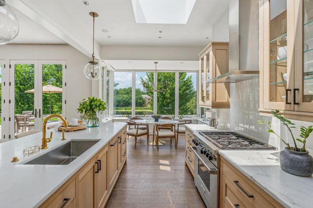 2505 E Lake Of The Isles Parkway, Minneapolis, MN 55405