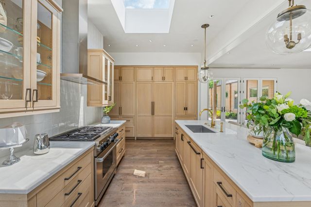 2505 E Lake Of The Isles Parkway, Minneapolis, MN 55405