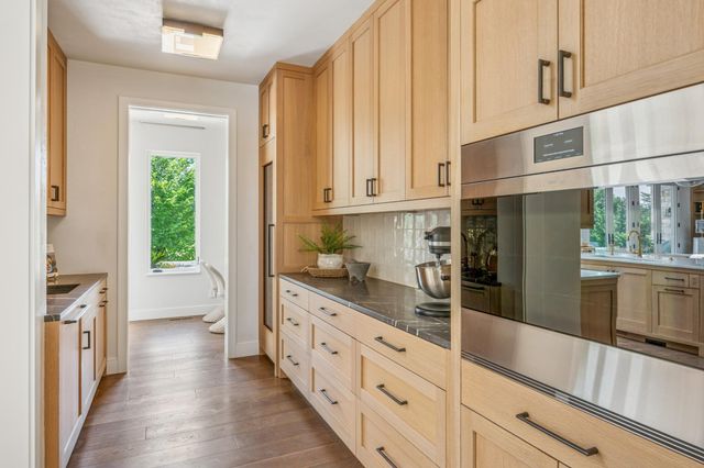 2505 E Lake Of The Isles Parkway, Minneapolis, MN 55405