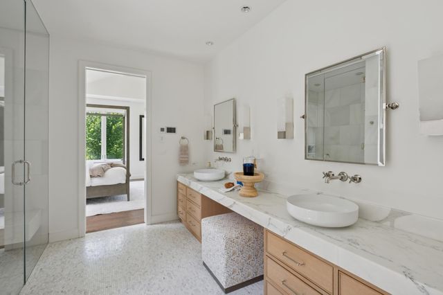 2505 E Lake Of The Isles Parkway, Minneapolis, MN 55405