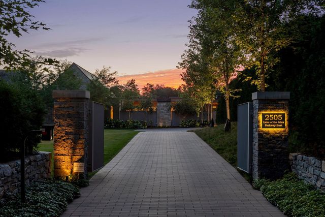 2505 E Lake Of The Isles Parkway, Minneapolis, MN 55405