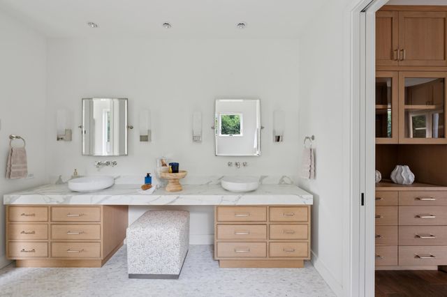 2505 E Lake Of The Isles Parkway, Minneapolis, MN 55405