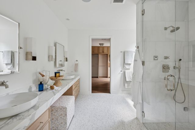 2505 E Lake Of The Isles Parkway, Minneapolis, MN 55405