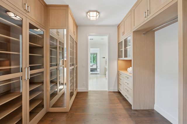 2505 E Lake Of The Isles Parkway, Minneapolis, MN 55405