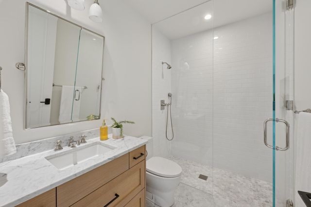 2505 E Lake Of The Isles Parkway, Minneapolis, MN 55405