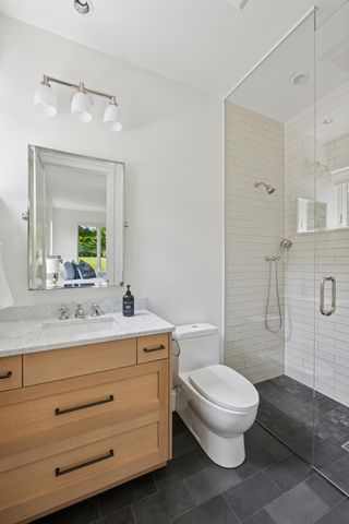 2505 E Lake Of The Isles Parkway, Minneapolis, MN 55405