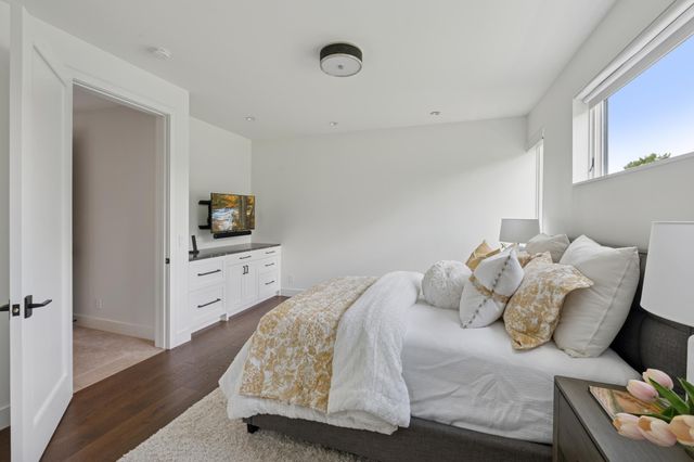 2505 E Lake Of The Isles Parkway, Minneapolis, MN 55405