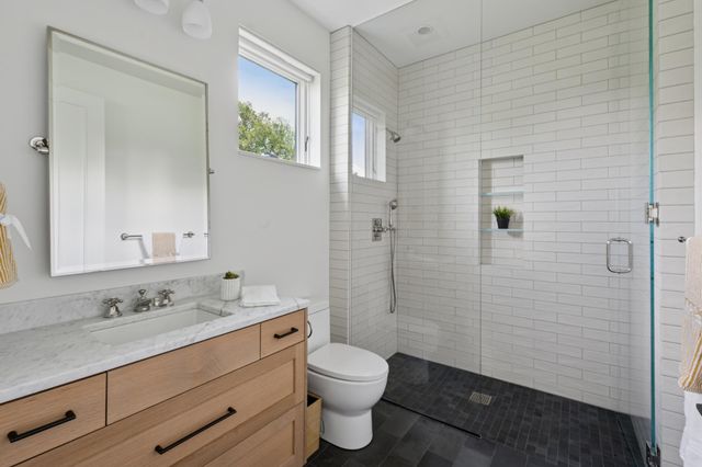 2505 E Lake Of The Isles Parkway, Minneapolis, MN 55405