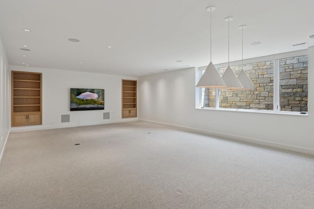 2505 E Lake Of The Isles Parkway, Minneapolis, MN 55405