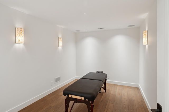 2505 E Lake Of The Isles Parkway, Minneapolis, MN 55405