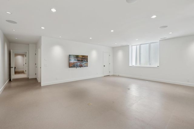 2505 E Lake Of The Isles Parkway, Minneapolis, MN 55405