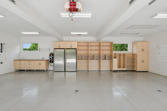 2505 E Lake Of The Isles Parkway, Minneapolis, MN 55405