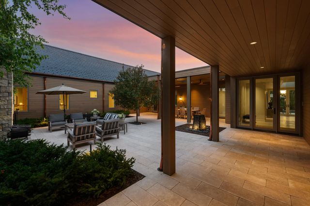 2505 E Lake Of The Isles Parkway, Minneapolis, MN 55405