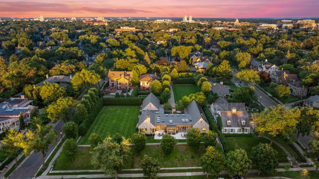 2505 E Lake Of The Isles Parkway, Minneapolis, MN 55405