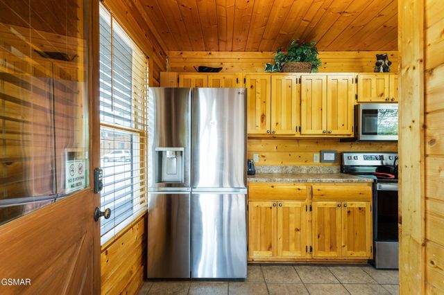 2828 White Oak Ridge Lane, Sevierville, TN 37862