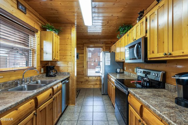 2828 White Oak Ridge Lane, Sevierville, TN 37862