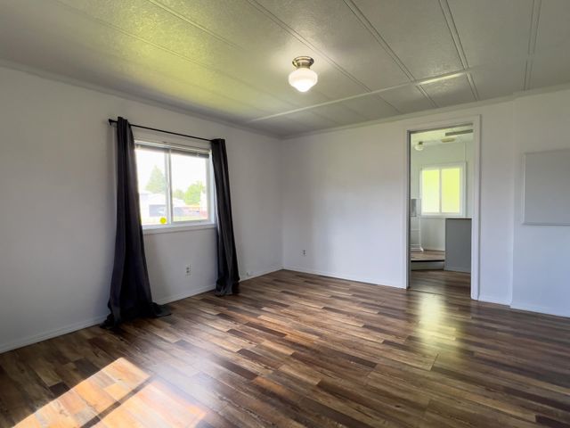 3306 E 4th Ct, Mead, WA 99021